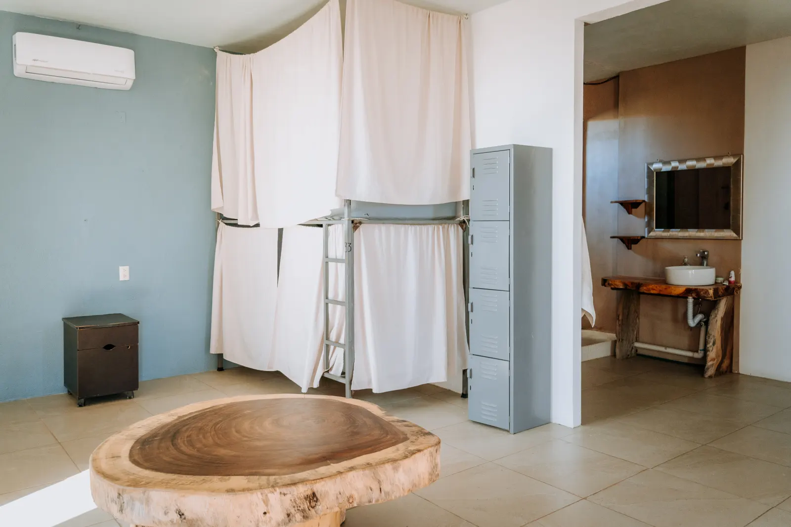 Foto Dormitorio Femenino 8 Camas