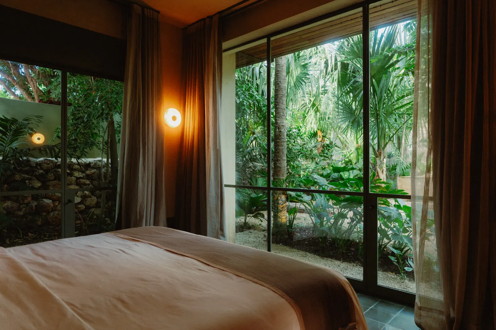 Foto Lower Jungle Canopy Bedroom