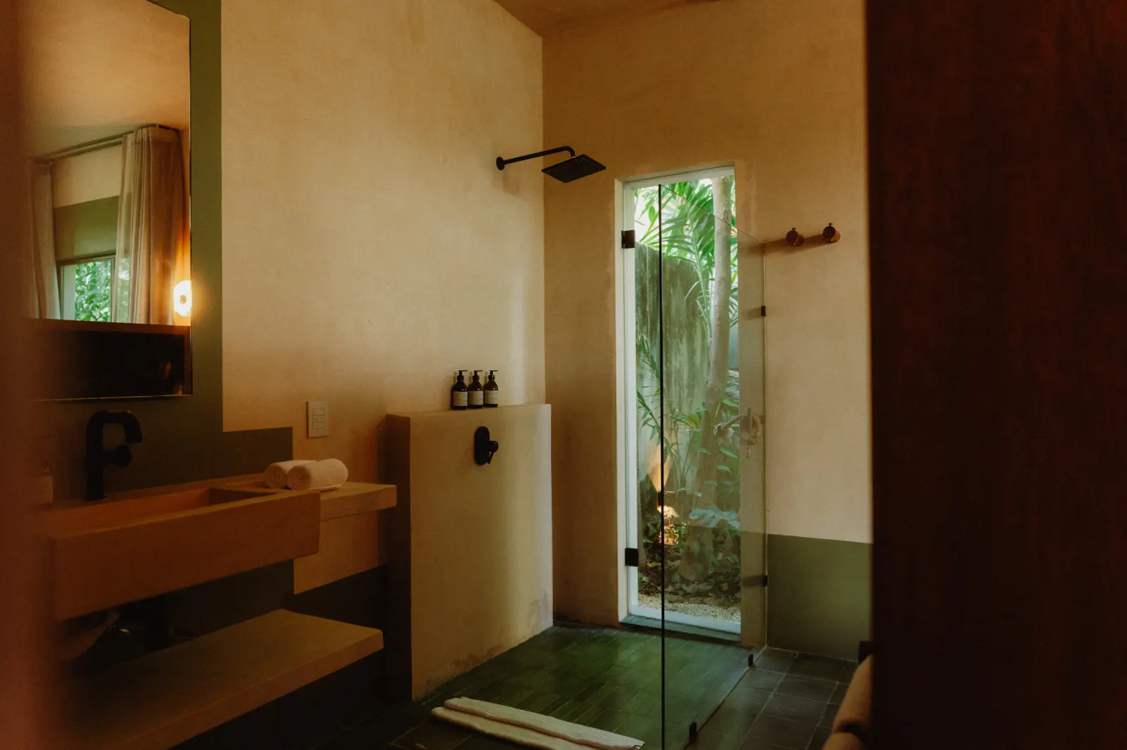 Foto Lower Jungle Canopy Bedroom