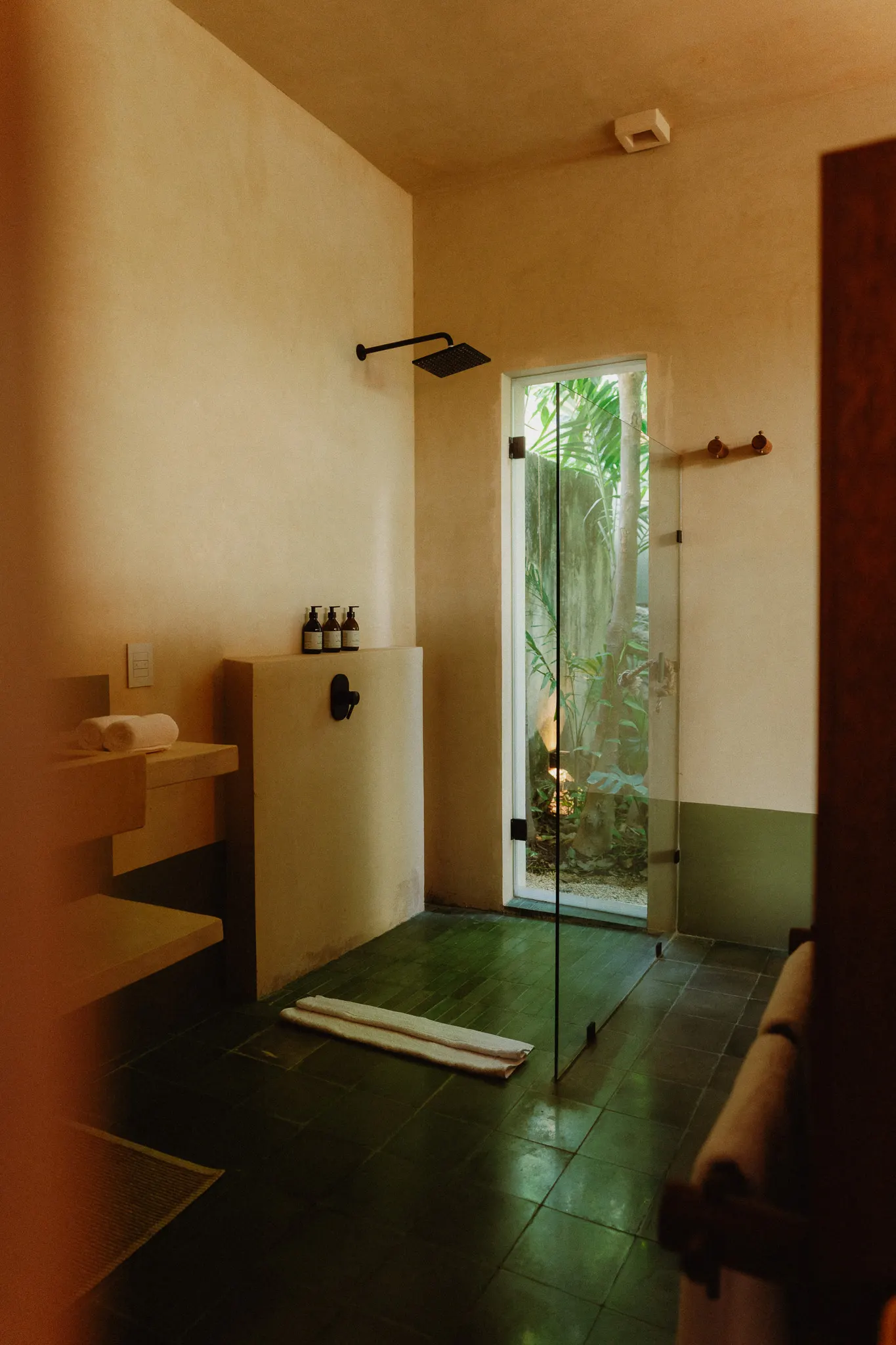 Foto Lower Jungle Canopy Bedroom